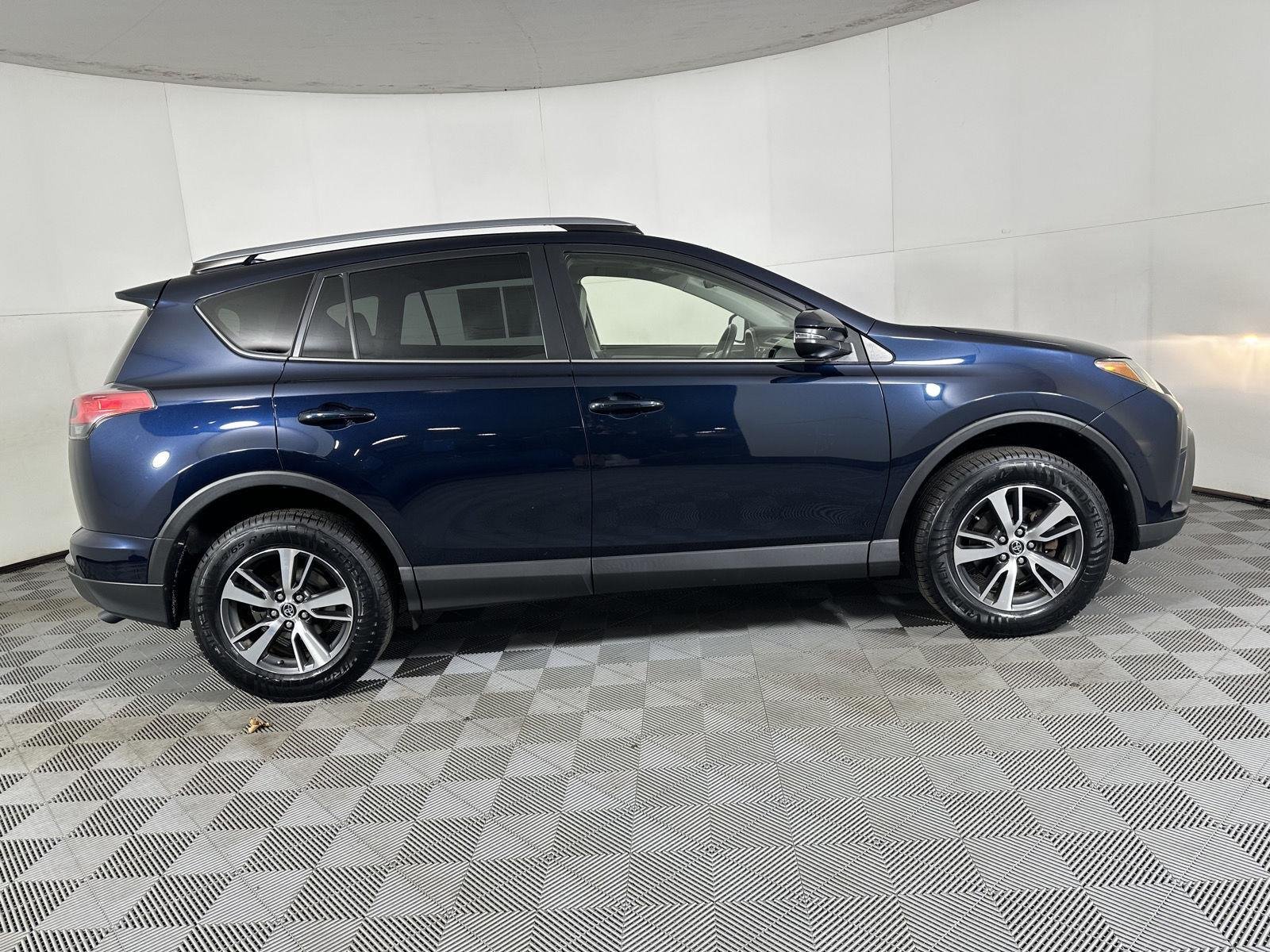 Used 2018 Galactic Aqua Mica Toyota XLE image 12
