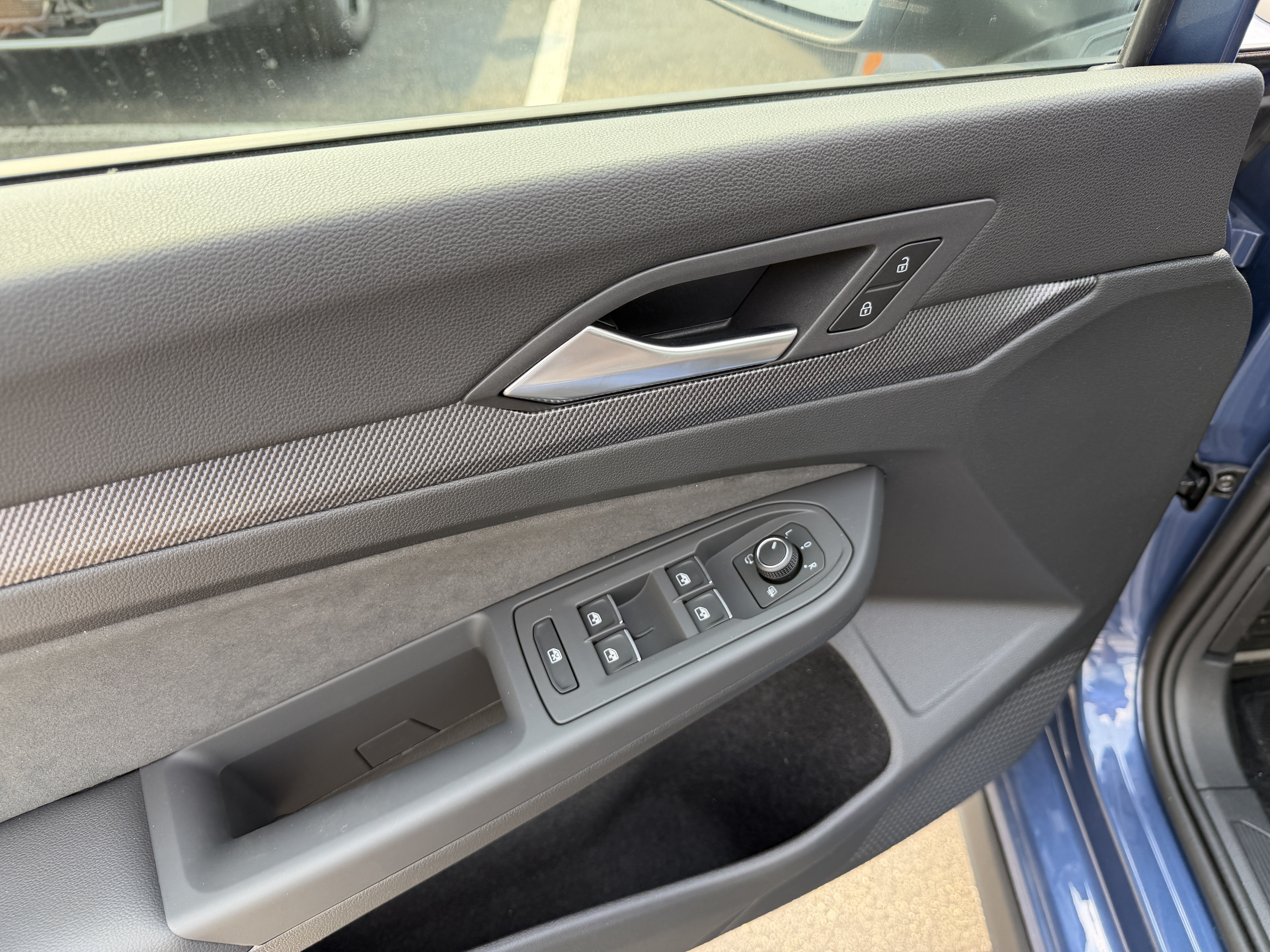 New 2026 Slate Blue Metallic Volkswagen SE image 10