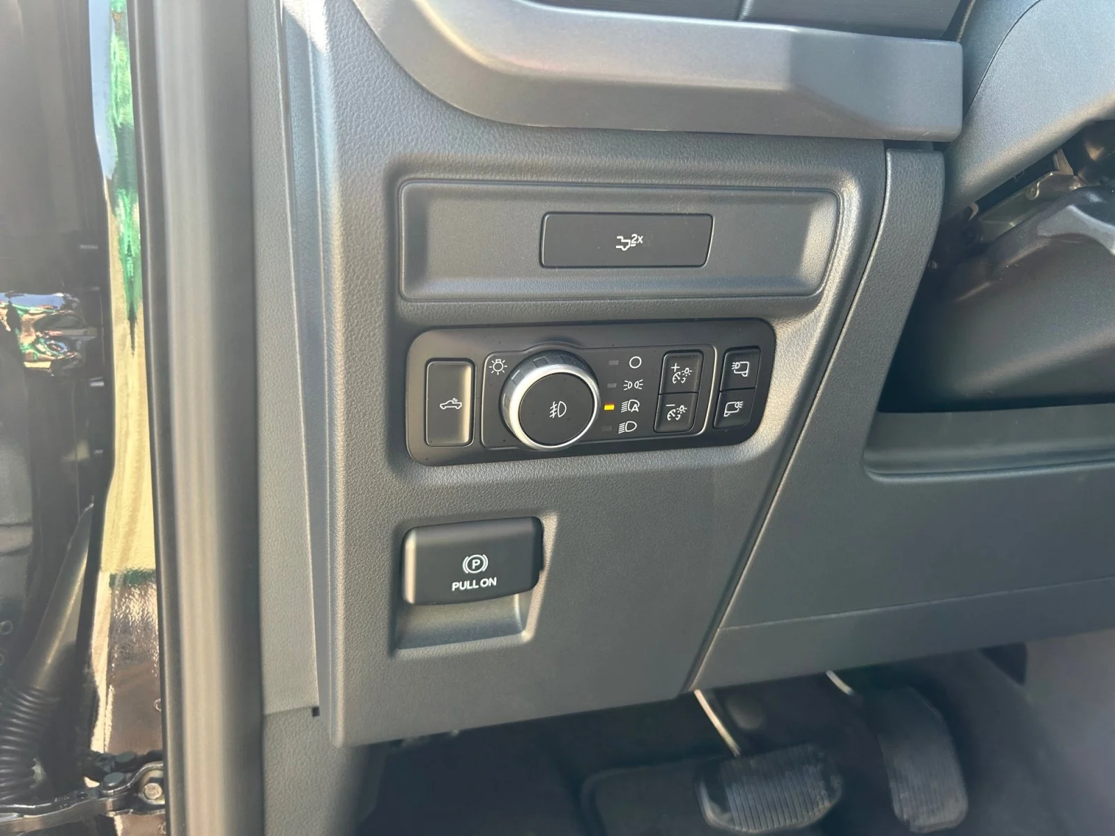 New 2026 Agate Black Metallic Ford XLT image 16
