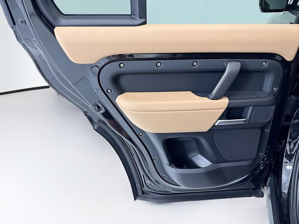 New 2026 Santorini Black Land Rover S image 24