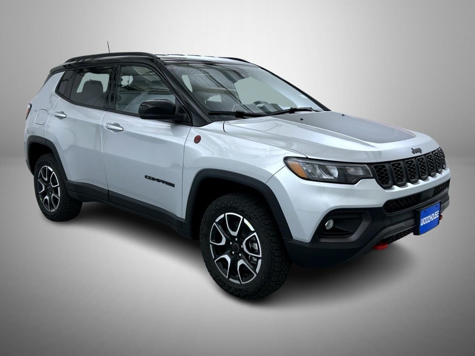 New 2026 Silver Zynith Metallic Clear-Coat Exterior Paint Jeep Trailhawk image 3