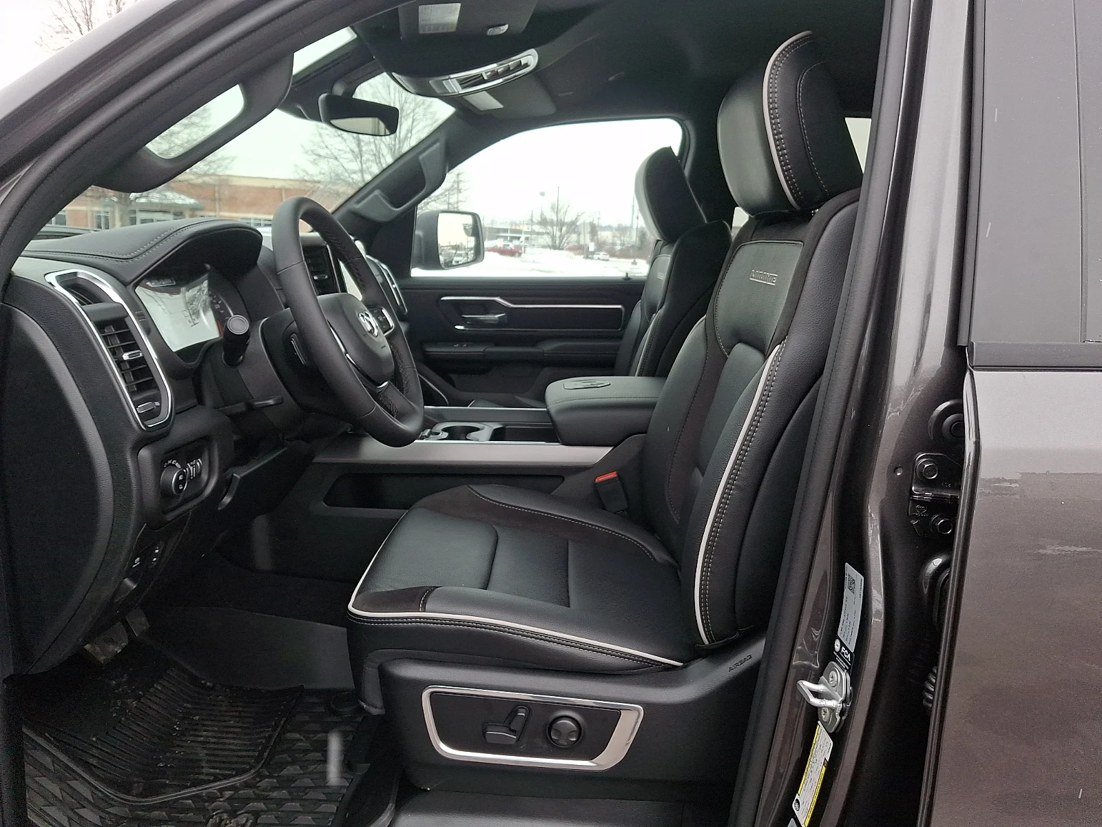 New 2026 Granite Crystal Metallic Clear-Coat Exterior Paint RAM Laramie image 12