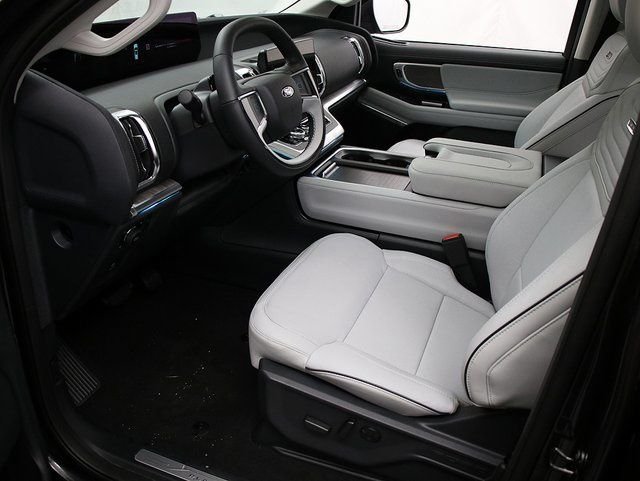 New 2025 Dark Matter Gray Metallic Ford Platinum® MAX image 10