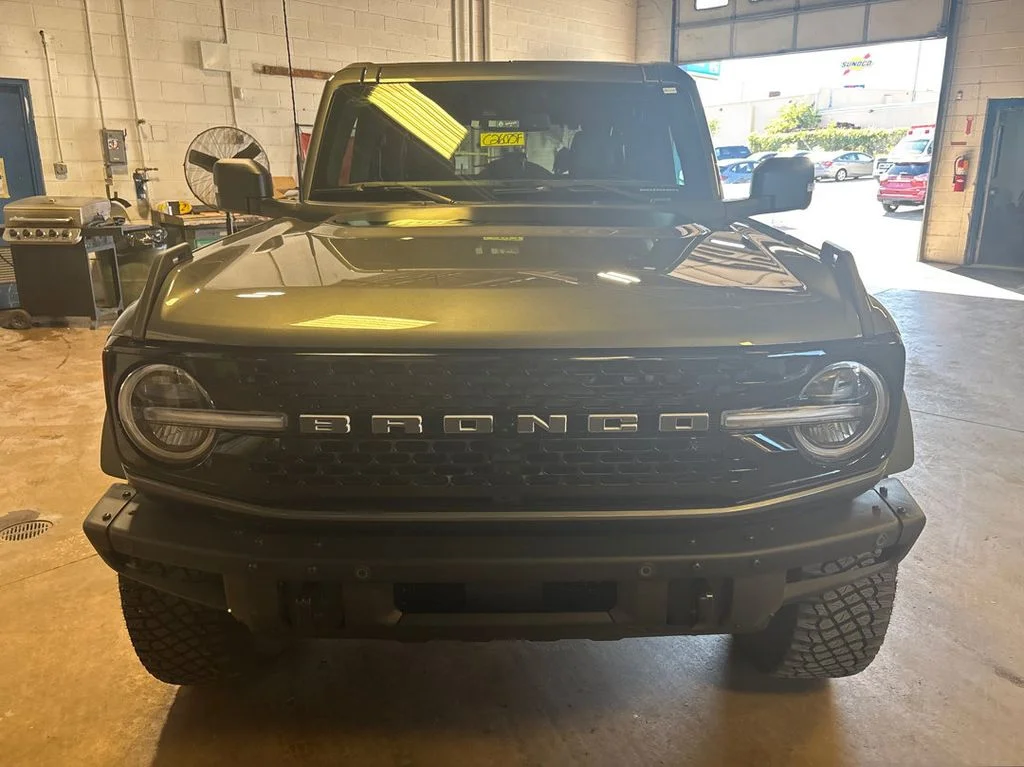 Used 2024 Gray Metallic Ford Wildtrak image 2