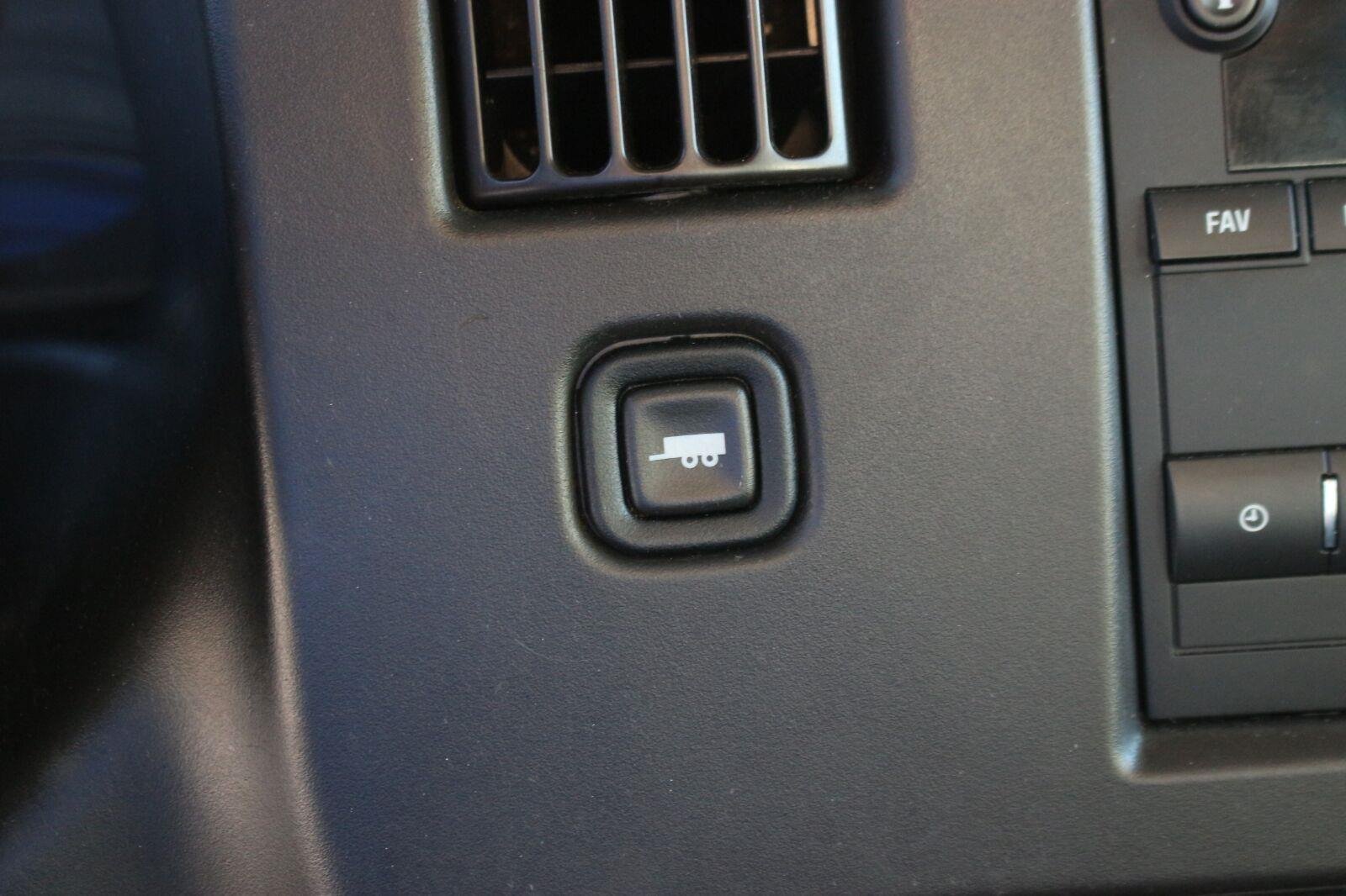 Used 2021 SUMMIT WHITE Chevrolet RWD 2500 155" image 28