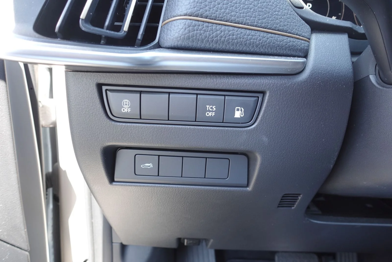 Certified Used 2024 Platinum Quartz Mazda Preferred image 18