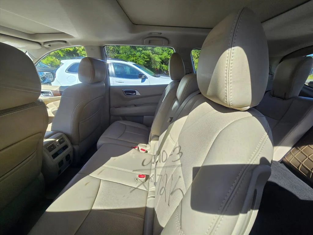 Used 2018 White Nissan Platinum image 5