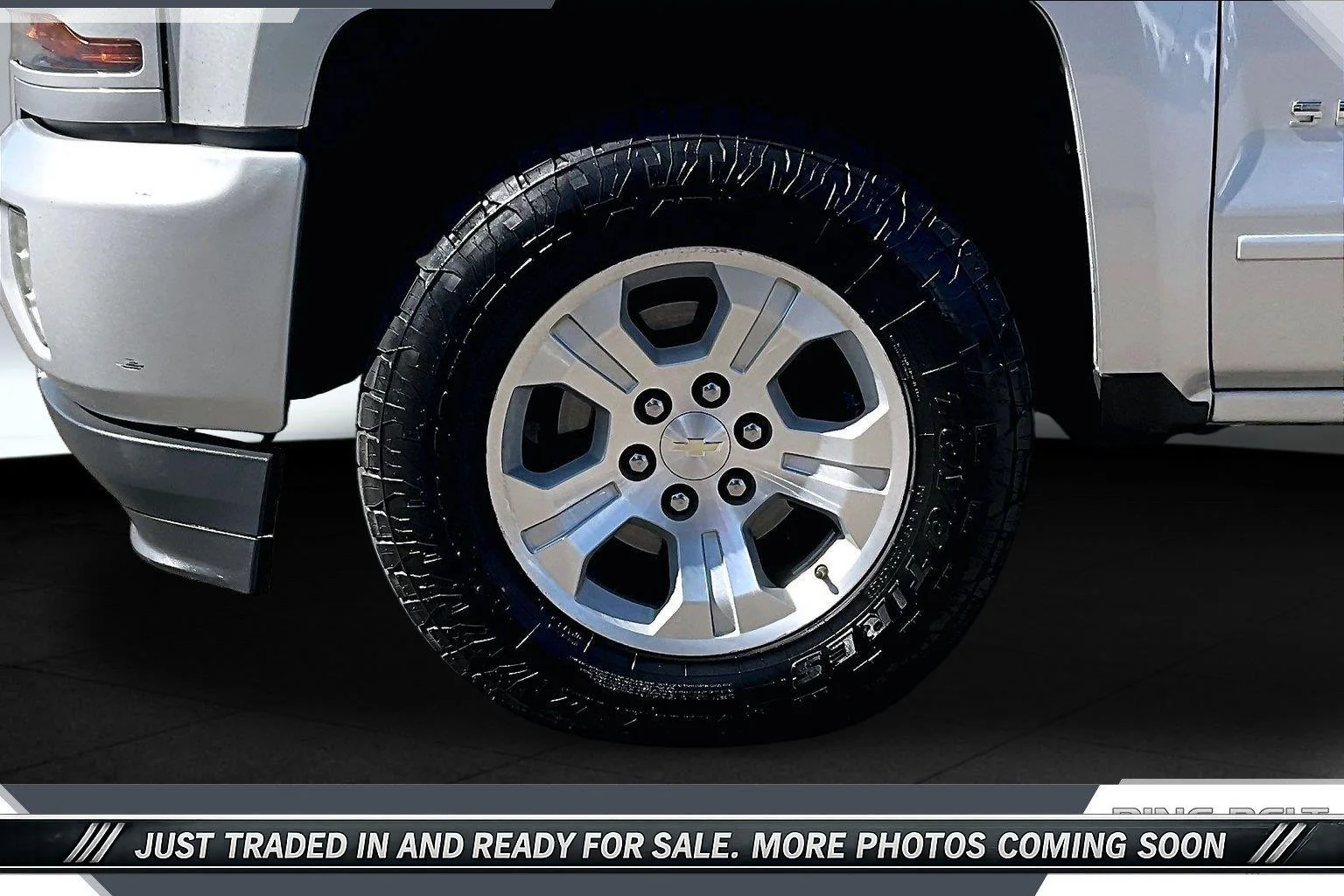 Used 2018 Silver Ice Metallic Chevrolet LT image 8