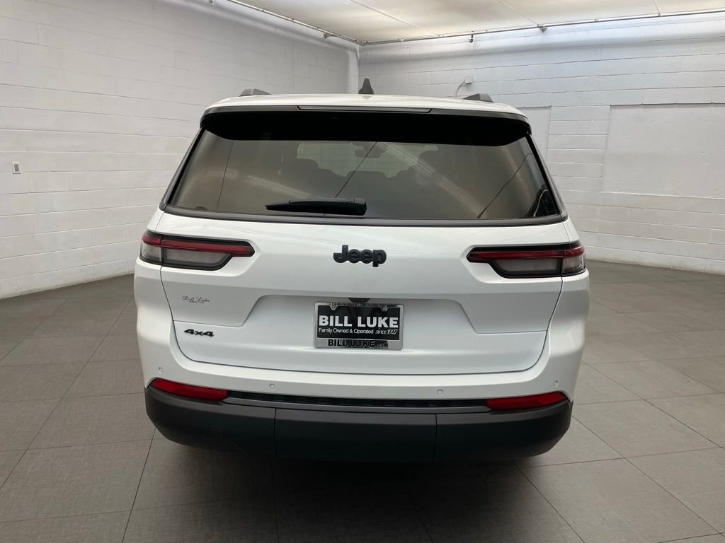 New 2026 Bright White Clear-Coat Exterior Paint Jeep Limited image 4