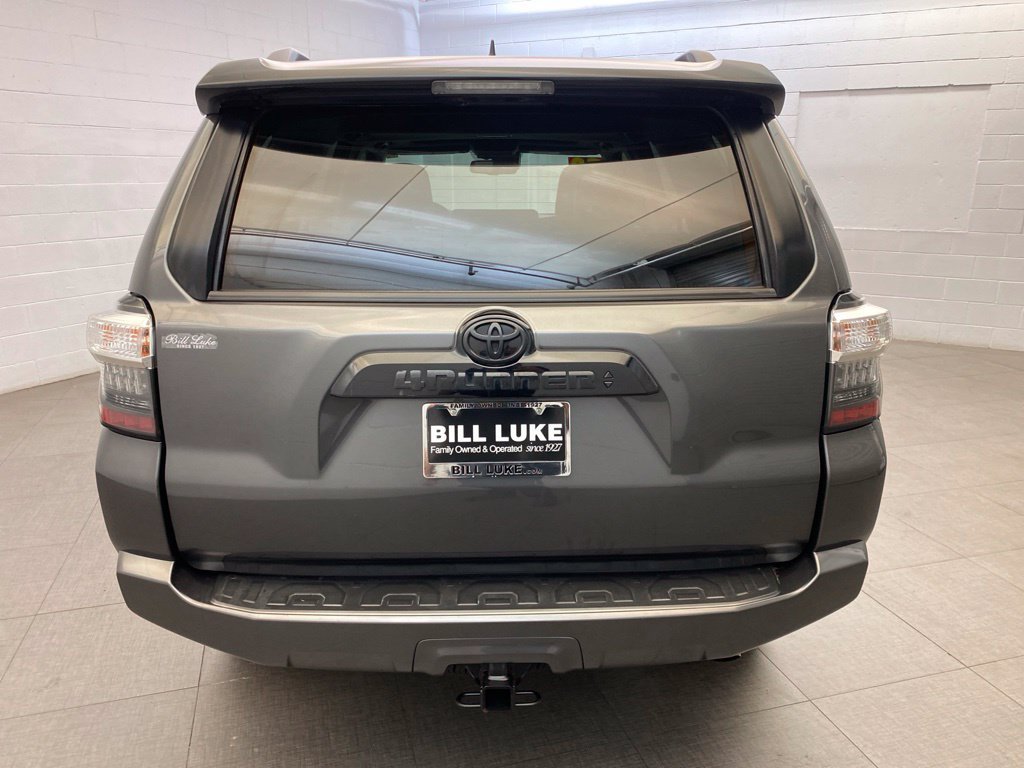 Used 2020 Gray Toyota Venture image 10