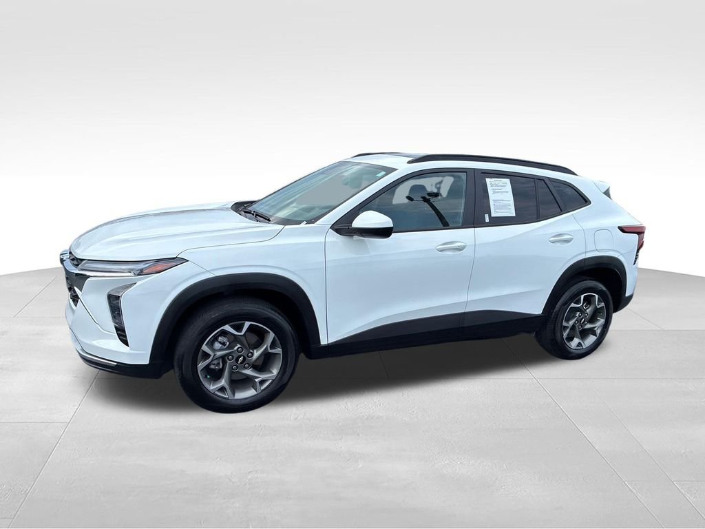 Used 2025 White Chevrolet LT image 2