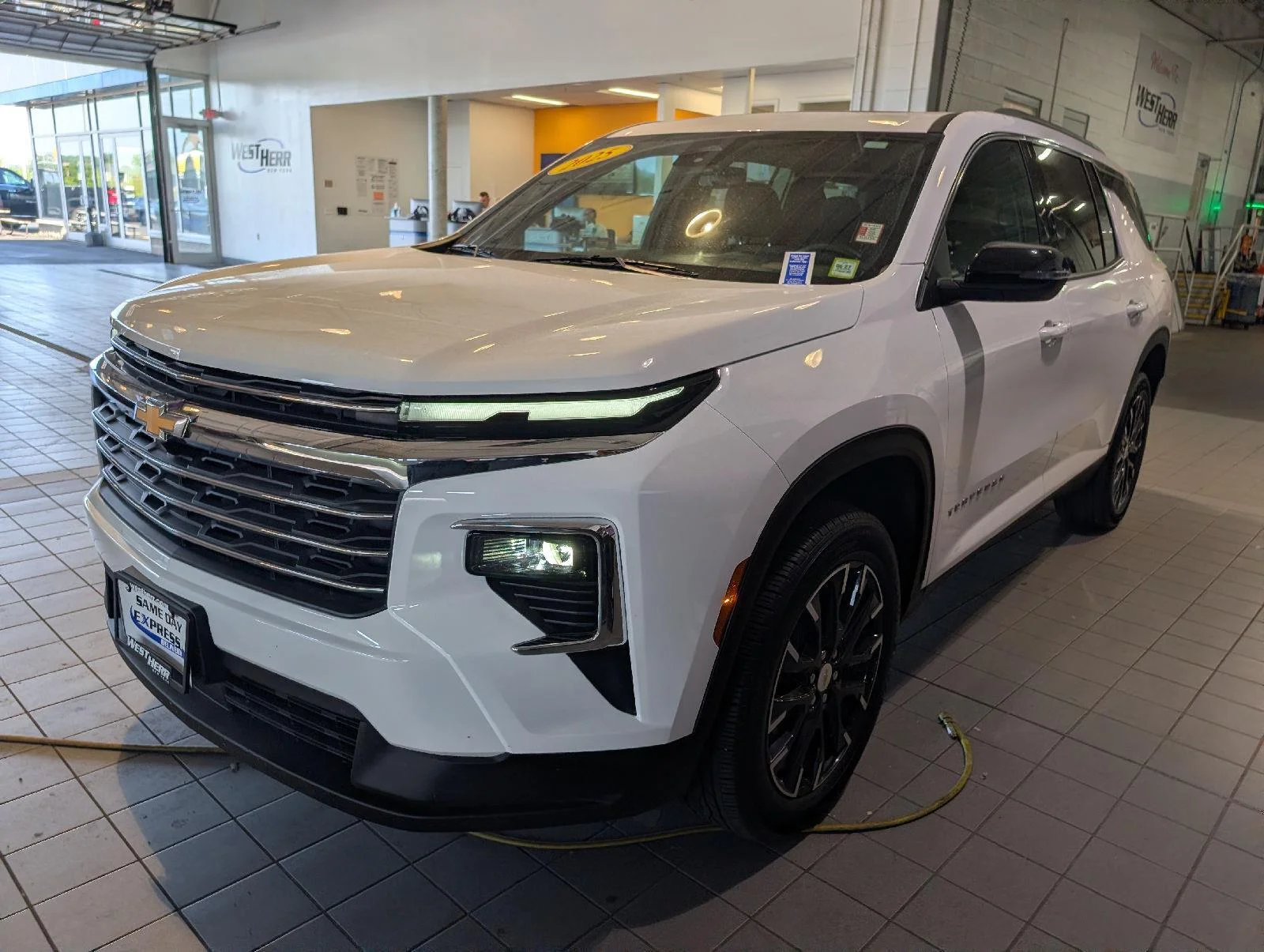 Used 2025 Summit White Chevrolet LT image 3