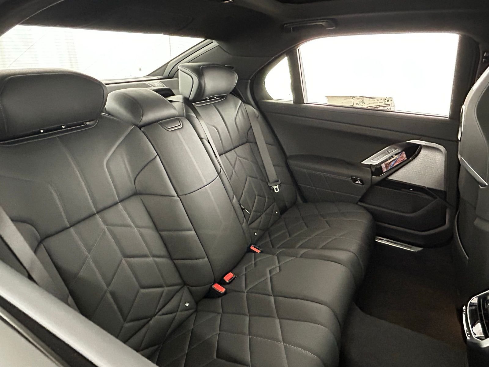 New 2026 Black Sapphire Metallic BMW xDrive60 image 70
