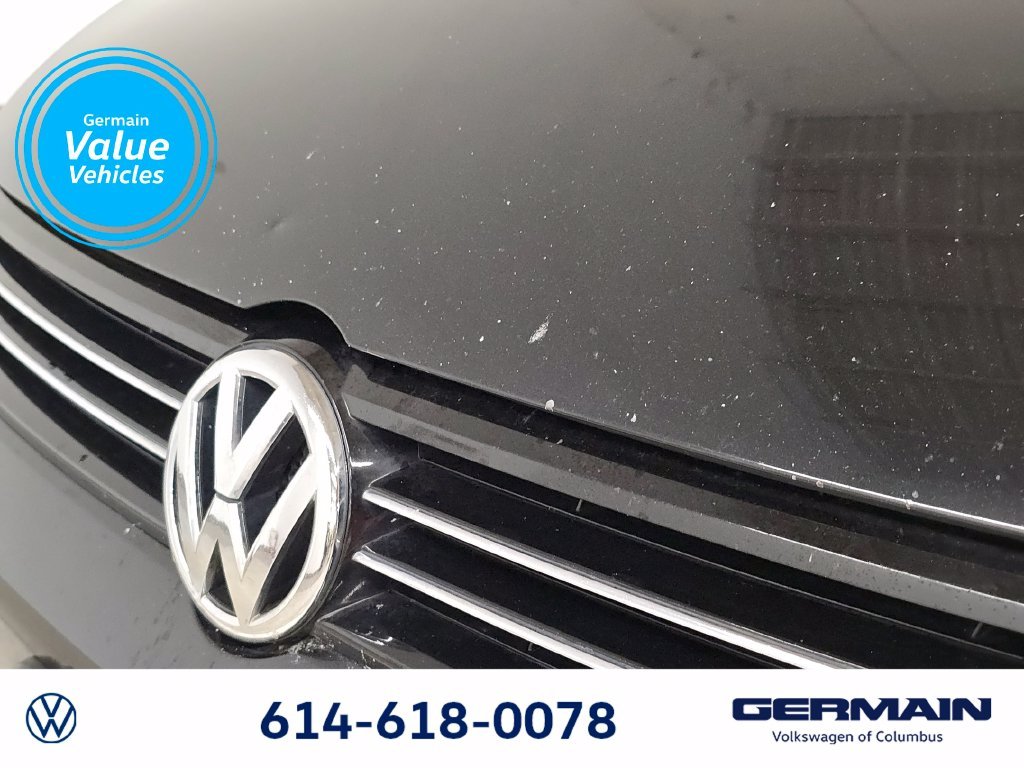 Used 2013 Black Volkswagen SEL image 12
