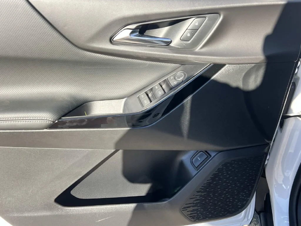 2027 Chevrolet Equinox LT - Photo 11