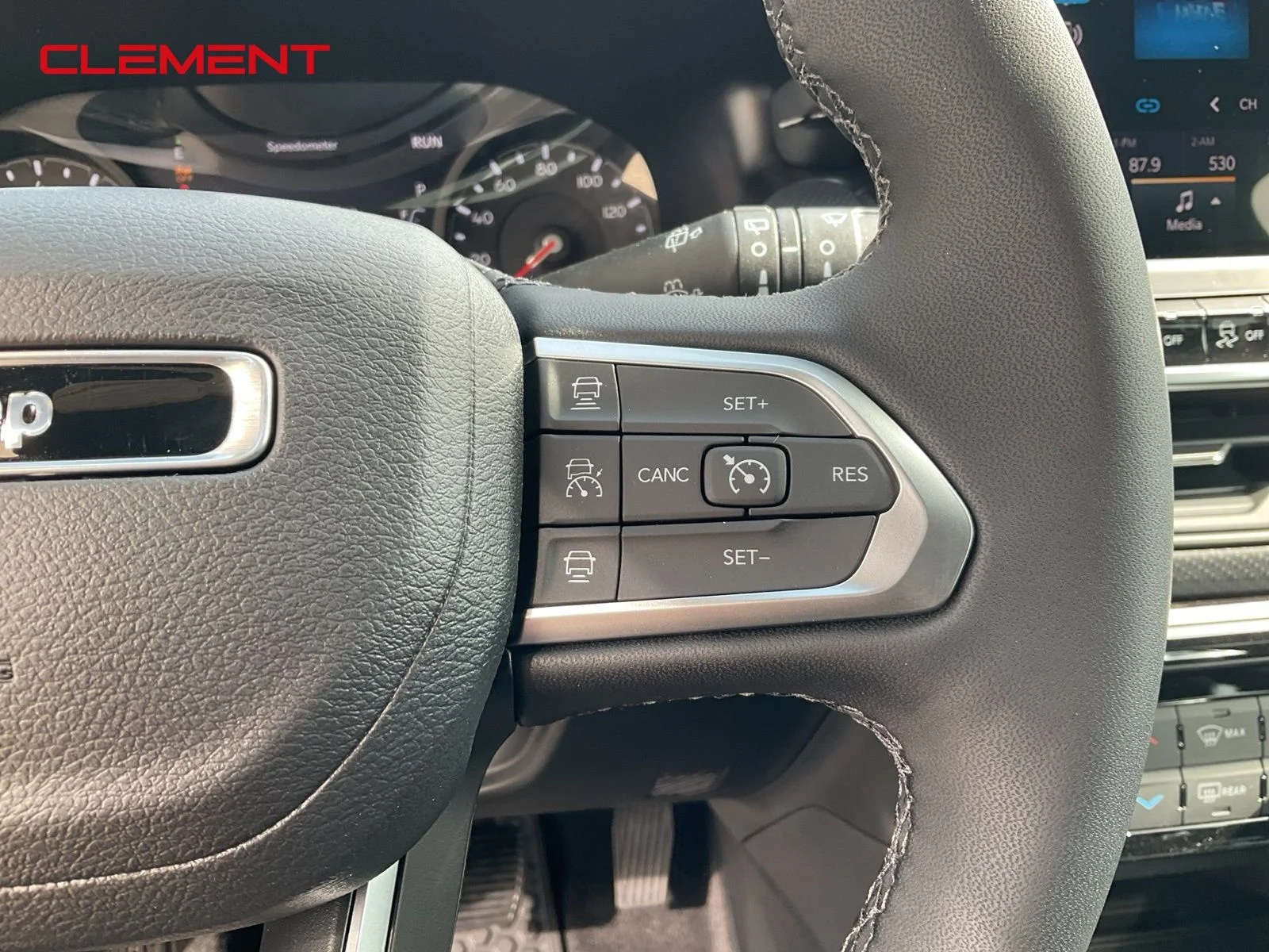 New 2026 Diamond Black Crystal Pearlcoat Jeep Latitude image 7