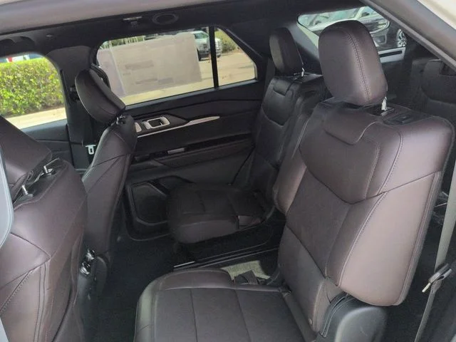 New 2026 Star White Metallic Tri-Coat Ford Platinum™ image 14