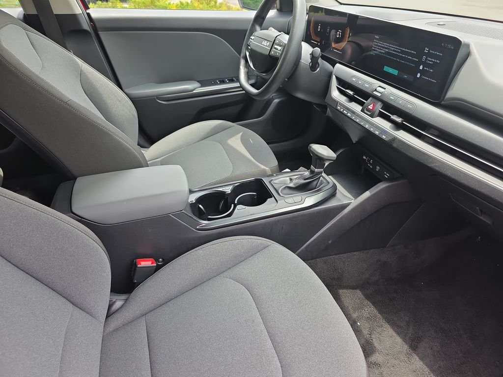 2025 Kia K4 LXS - Photo 15