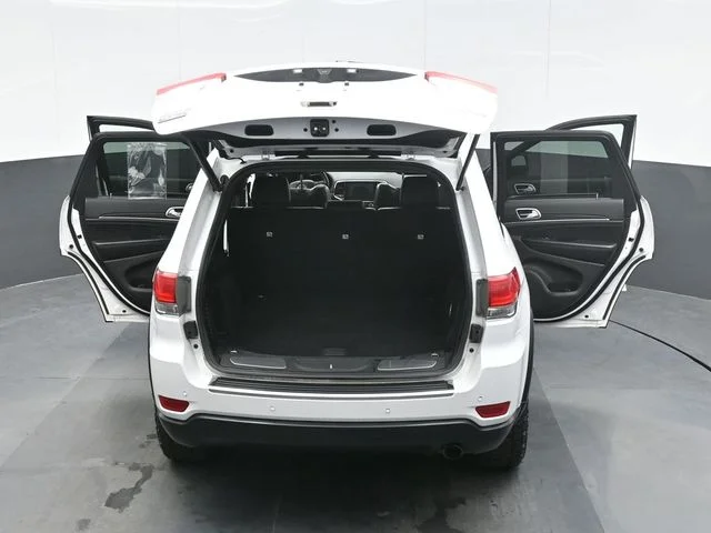 Used 2019 White Jeep Limited image 27