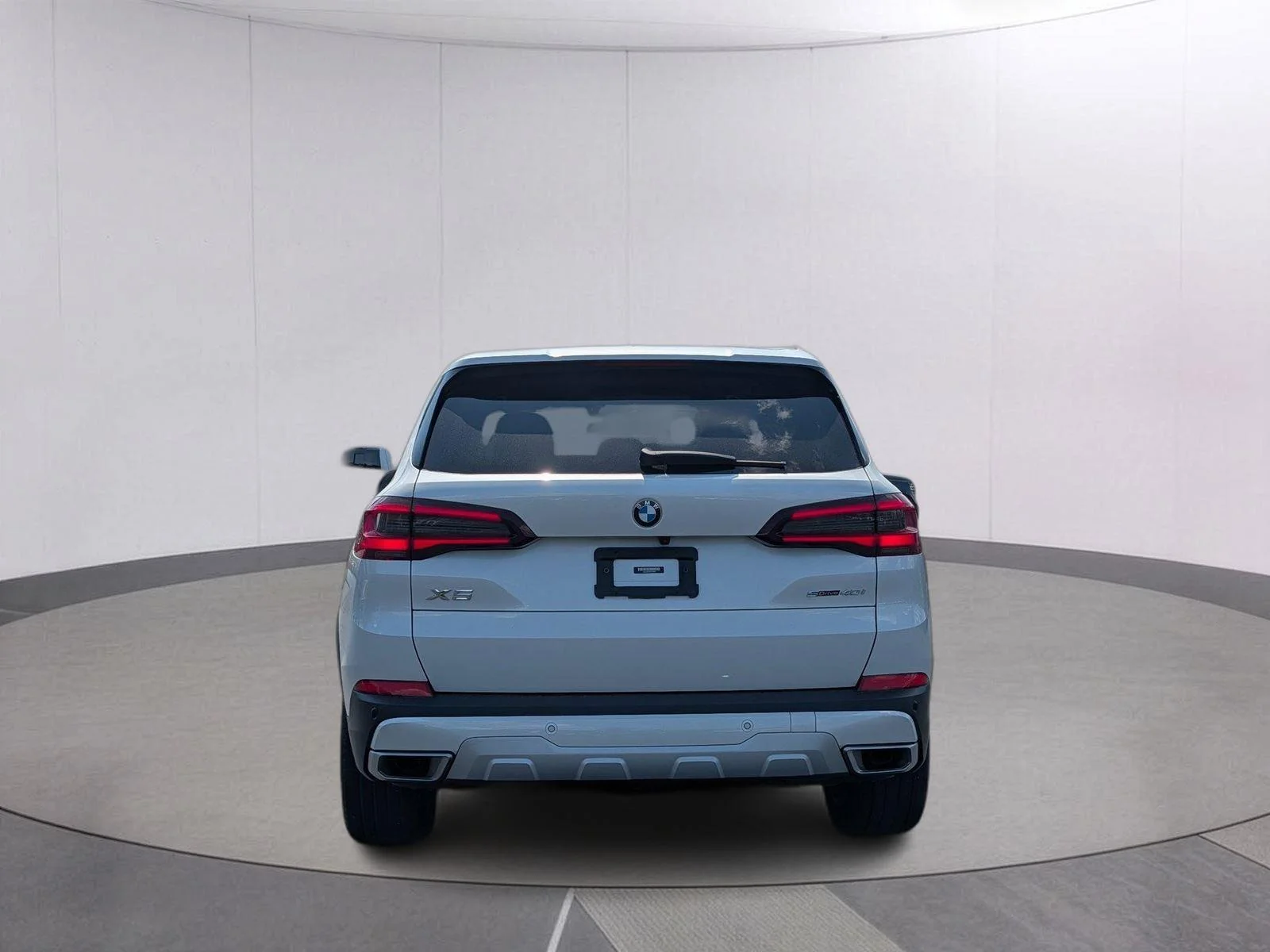 Used 2023 Mineral White Metallic BMW sDrive40i image 4