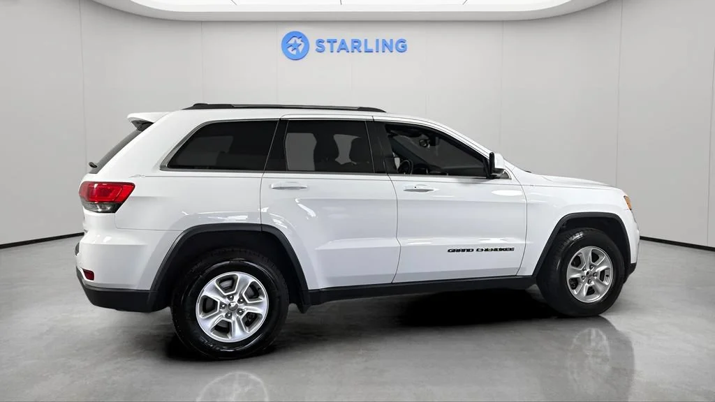 Used 2017 White Jeep Laredo image 11