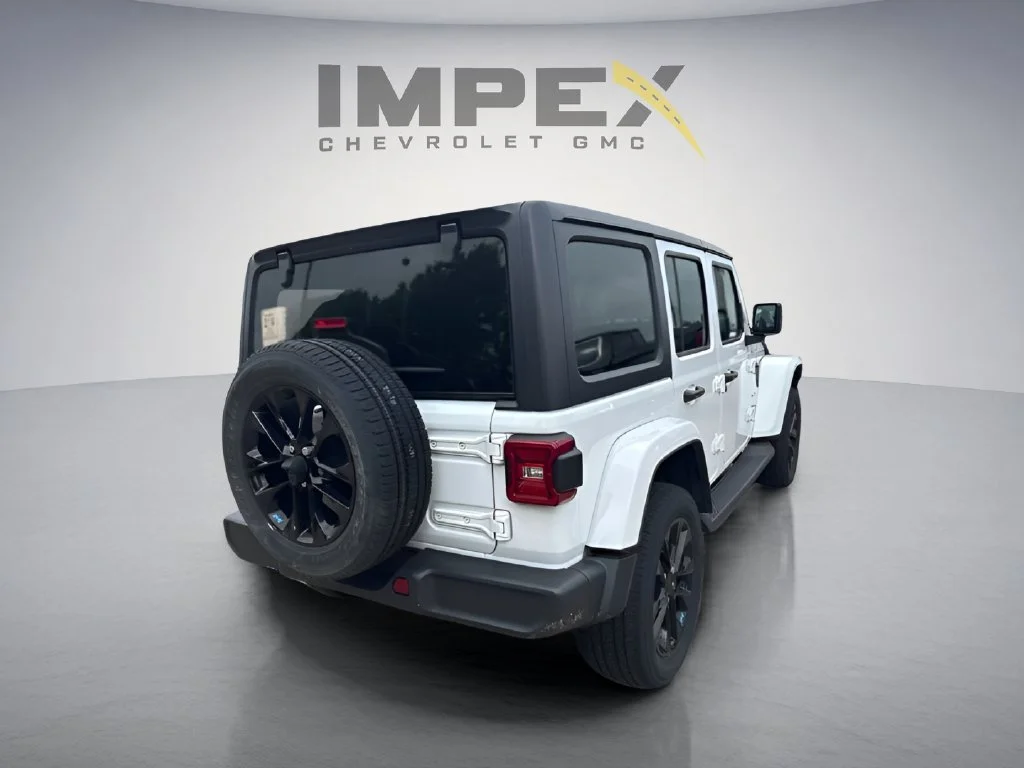 Used 2023 White Jeep Sahara image 4