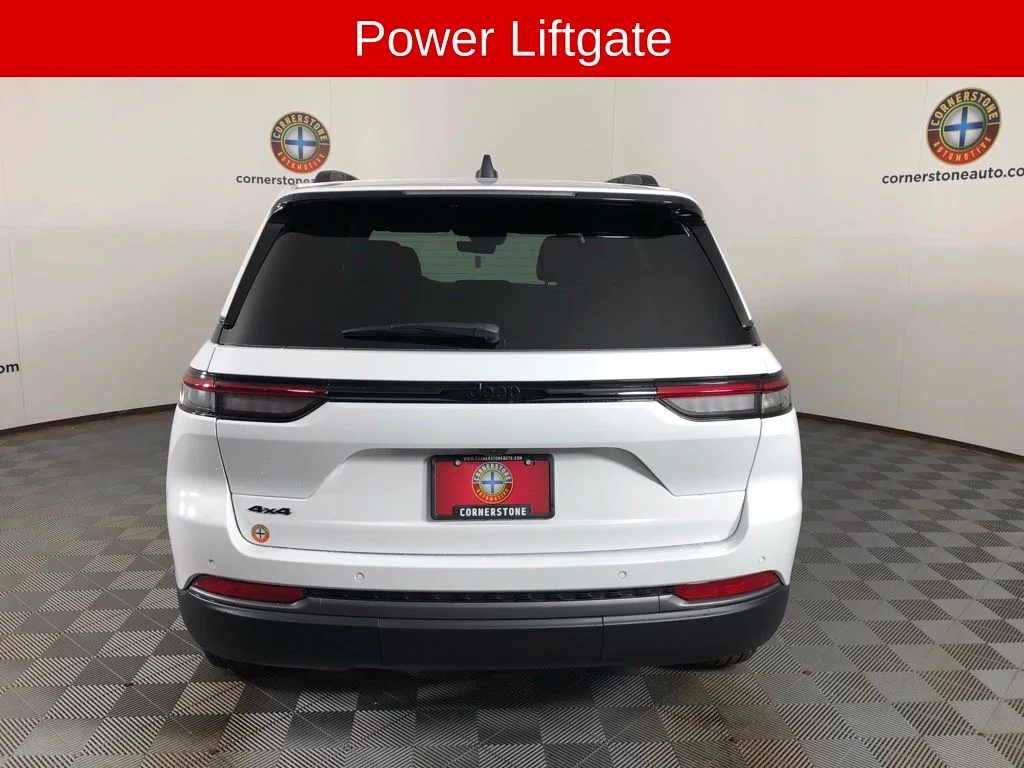 New 2026 Bright White Clear-Coat Exterior Paint Jeep Altitude image 17
