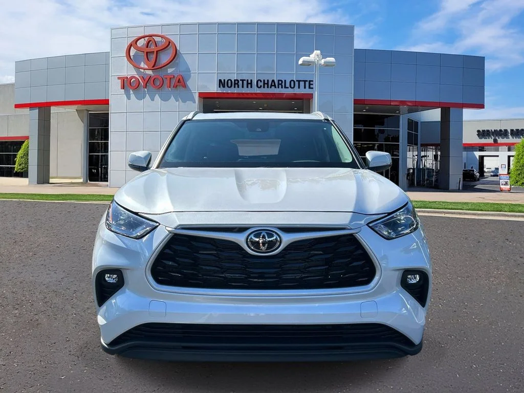 Used 2026 Beige Toyota XLE image 3