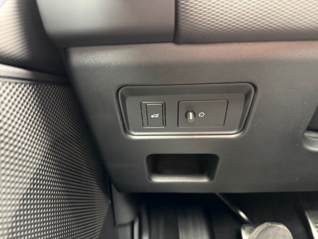 Used 2026 Santorini Black Metallic Land Rover Dynamic SE image 26