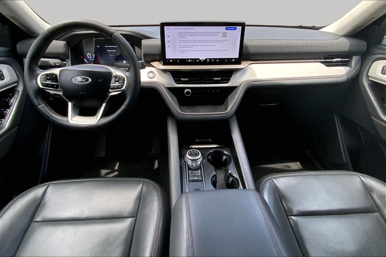 Used 2025 Agate Black Metallic Ford Active image 13