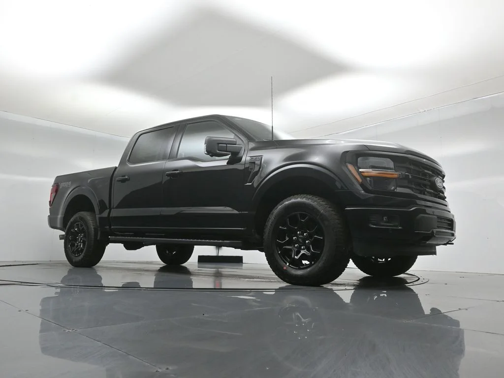 New 2026 Agate Black Metallic Ford XLT image 3