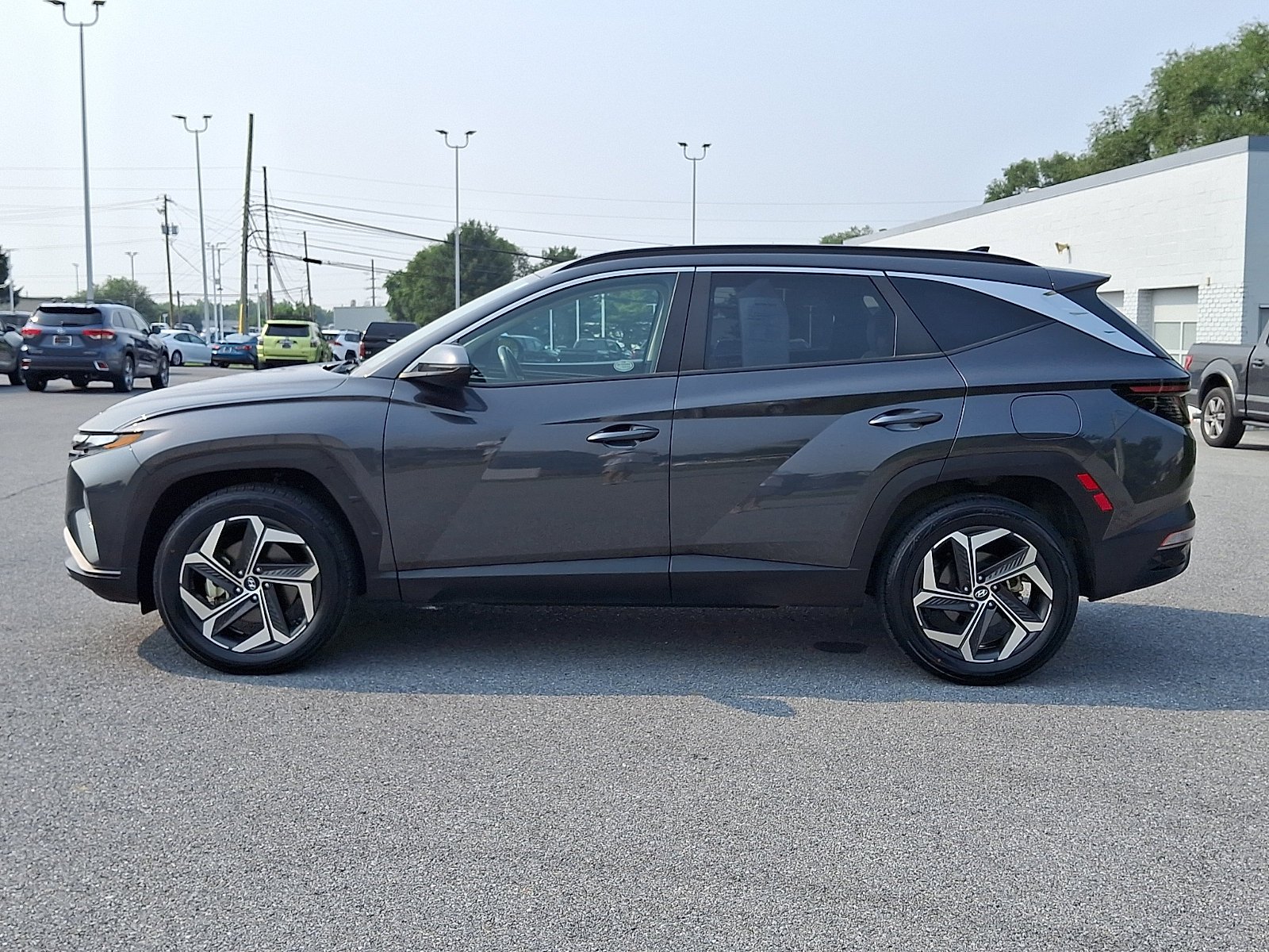 Used 2024 Dark Gray Metallic Hyundai SEL image 4