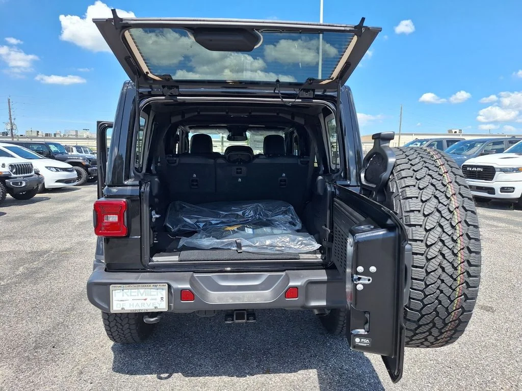 2025 Jeep Wrangler 4-Door Sahara - Photo 15