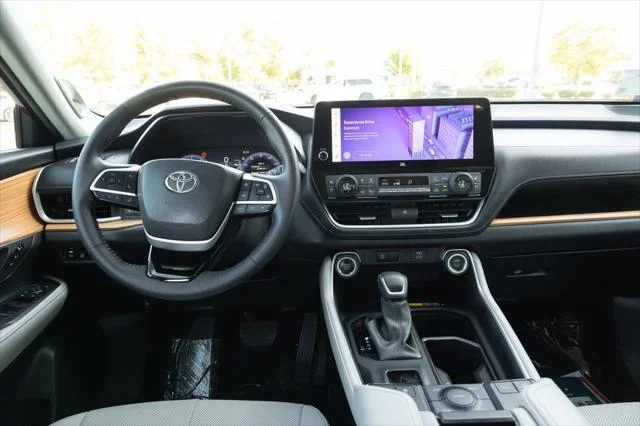 Certified Used 2024 RUBY FLARE PEARL Toyota  image 27