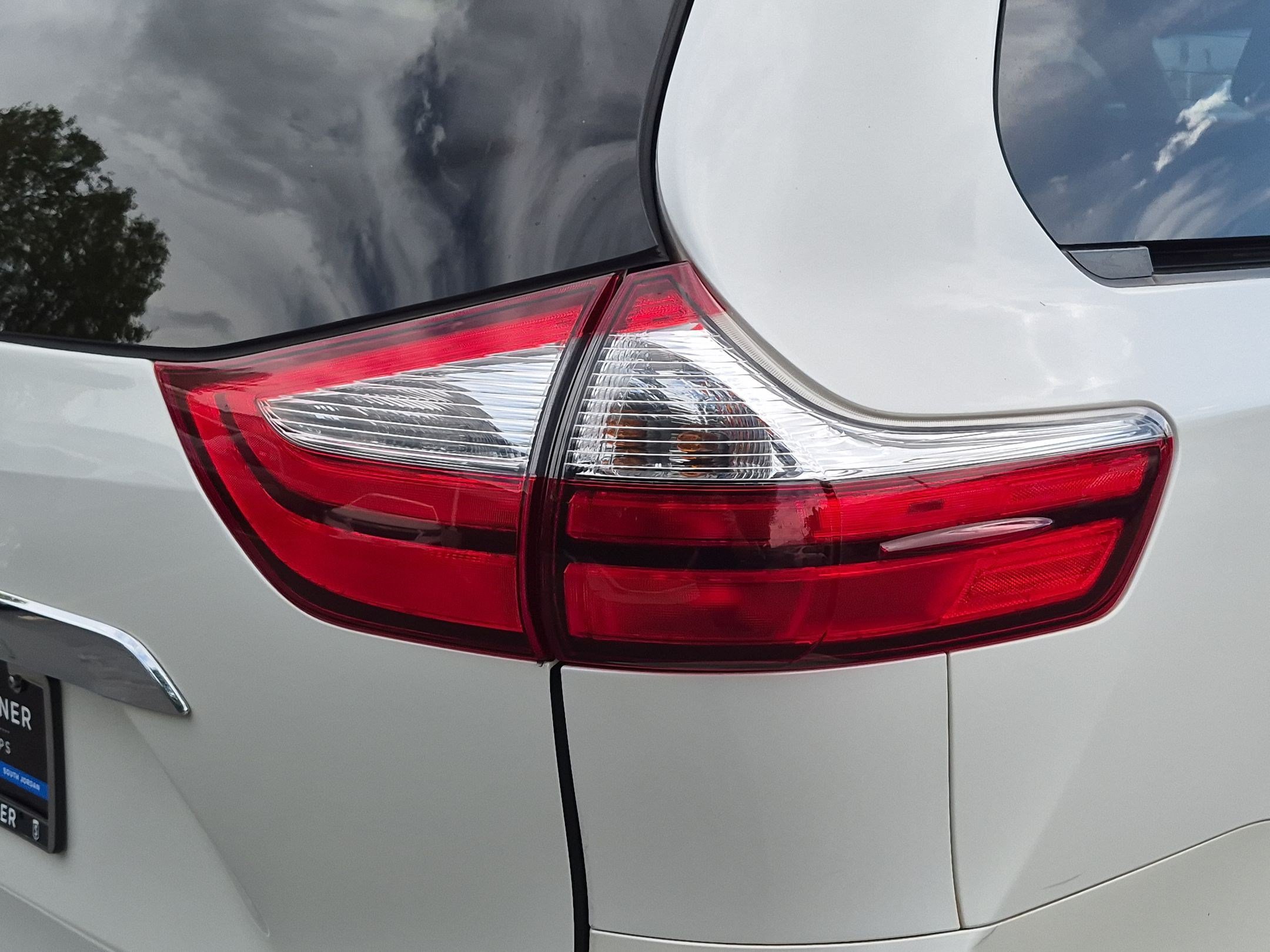 Used 2017 Blizzard Pearl Toyota Limited image 11