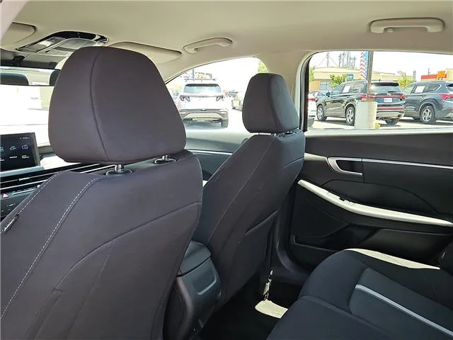 Used 2025 Portofino Gray Hyundai SEL Front-Wheel Drive image 9