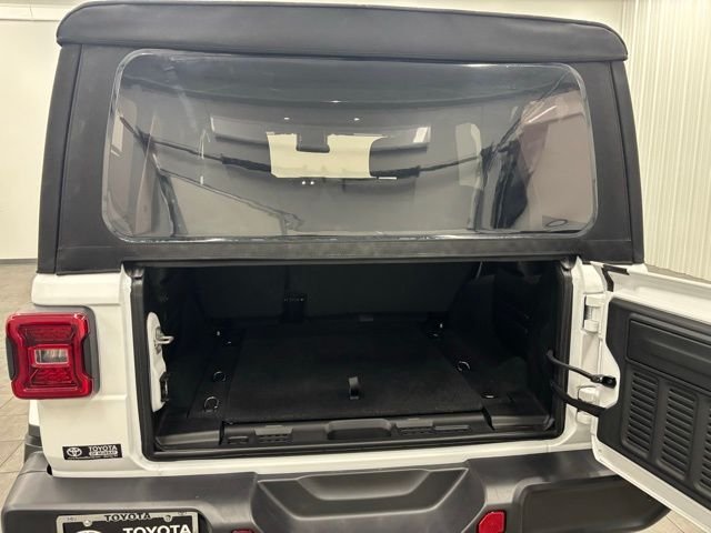 Used 2024 White Jeep Sahara image 8