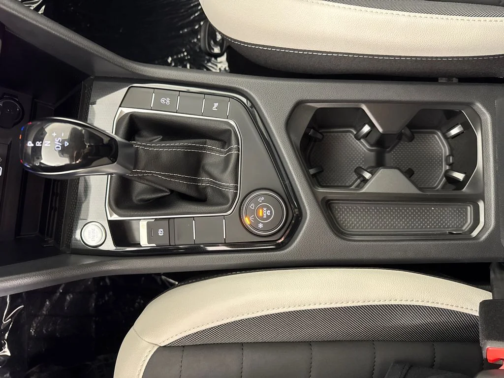 New 2026 Black Volkswagen 1.5T SE image 22