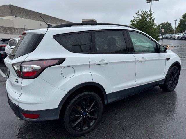 Used 2018 Oxford White Ford SE image 24