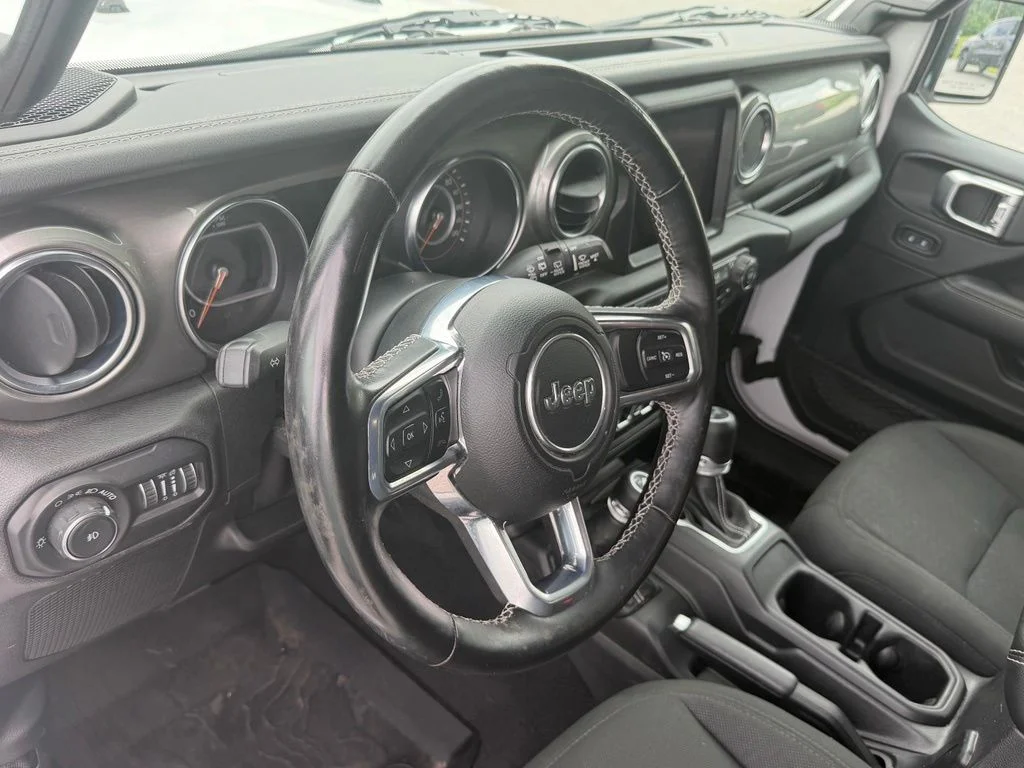 Used 2021 White Jeep Unlimited Sahara image 12