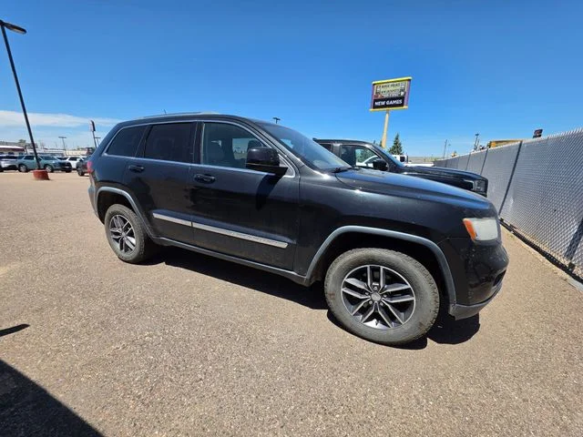 Used 2013 Brilliant Black Crystal Pearl Jeep Laredo image 4
