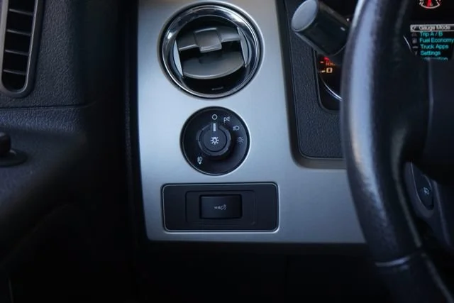 Used 2014  Ford XL image 17