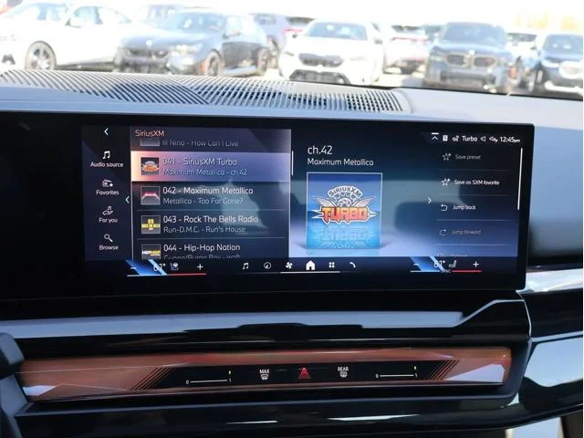 New 2026 Mineral White Metallic BMW 550e xDrive image 25