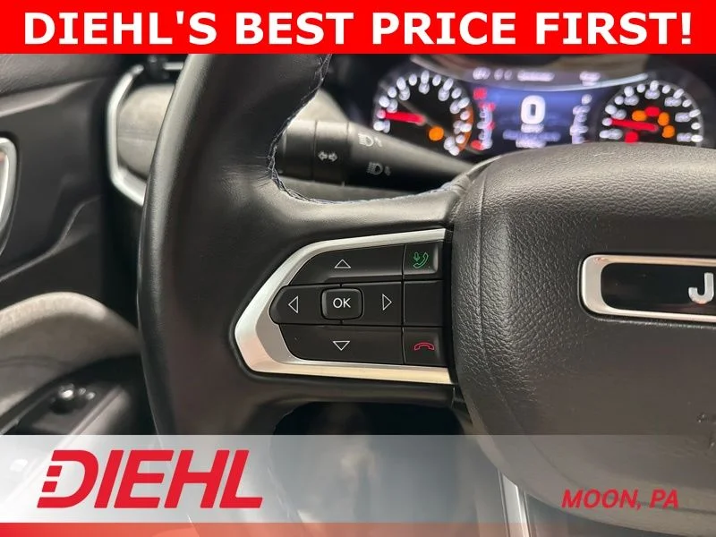 Used 2022 White Jeep Latitude image 24