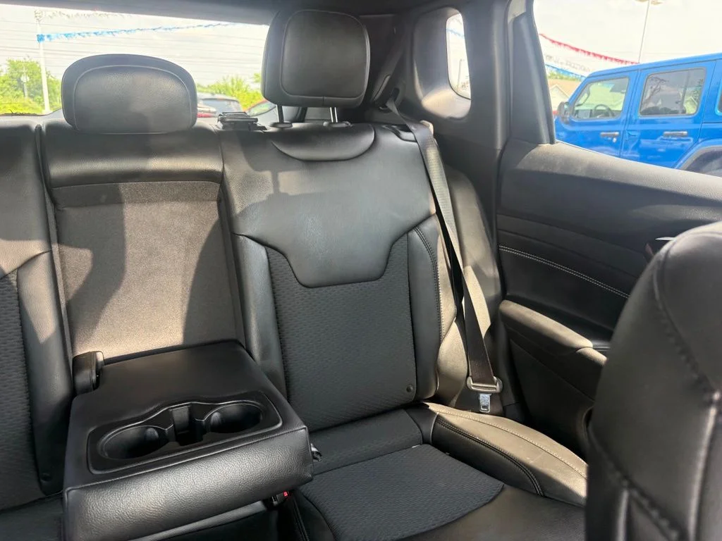Used 2022 White Jeep Latitude image 53