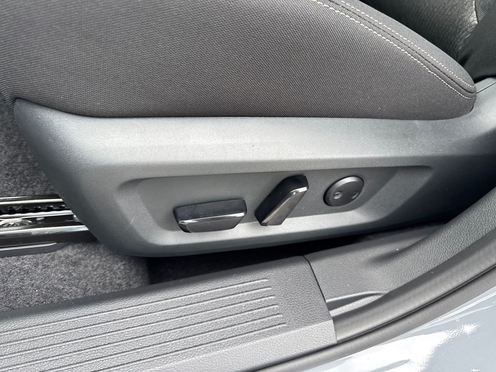 New 2026 Nissan Rogue SV 4D Sport Utility