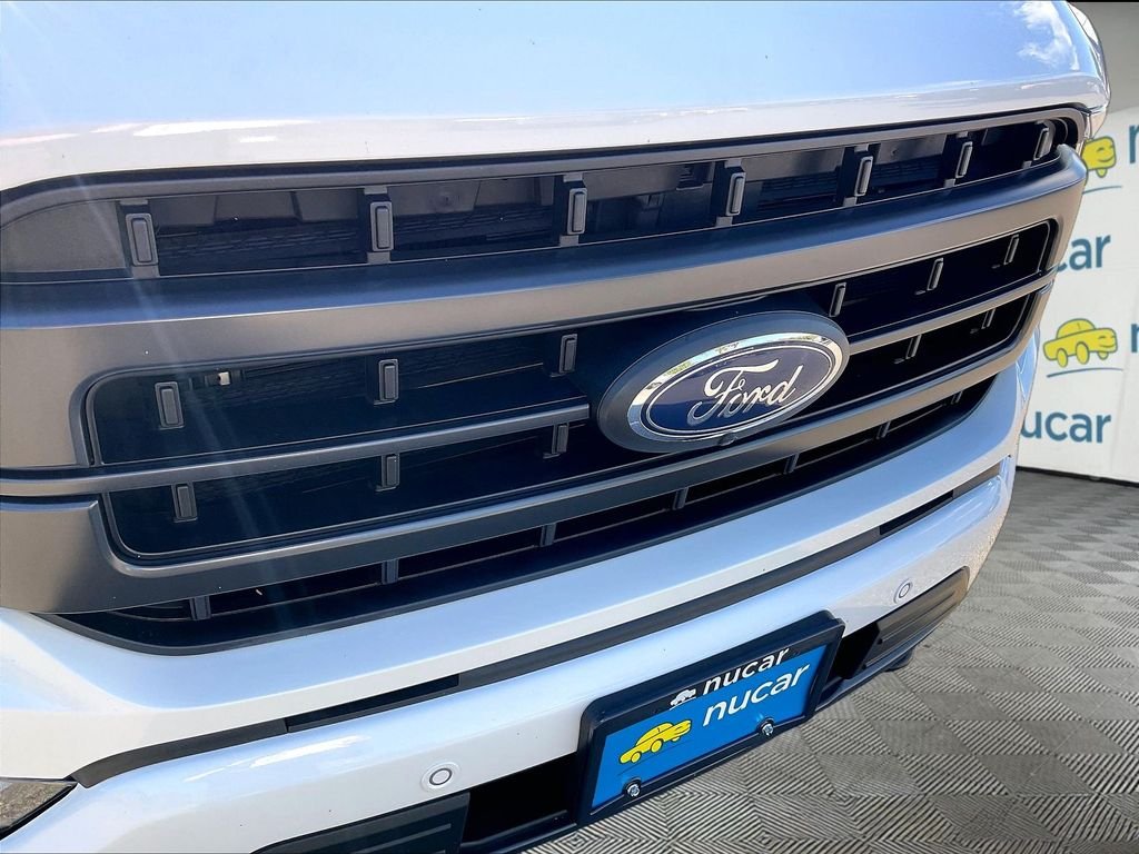 Used 2023 Star White Metallic Tri-Coat Ford Lariat image 30