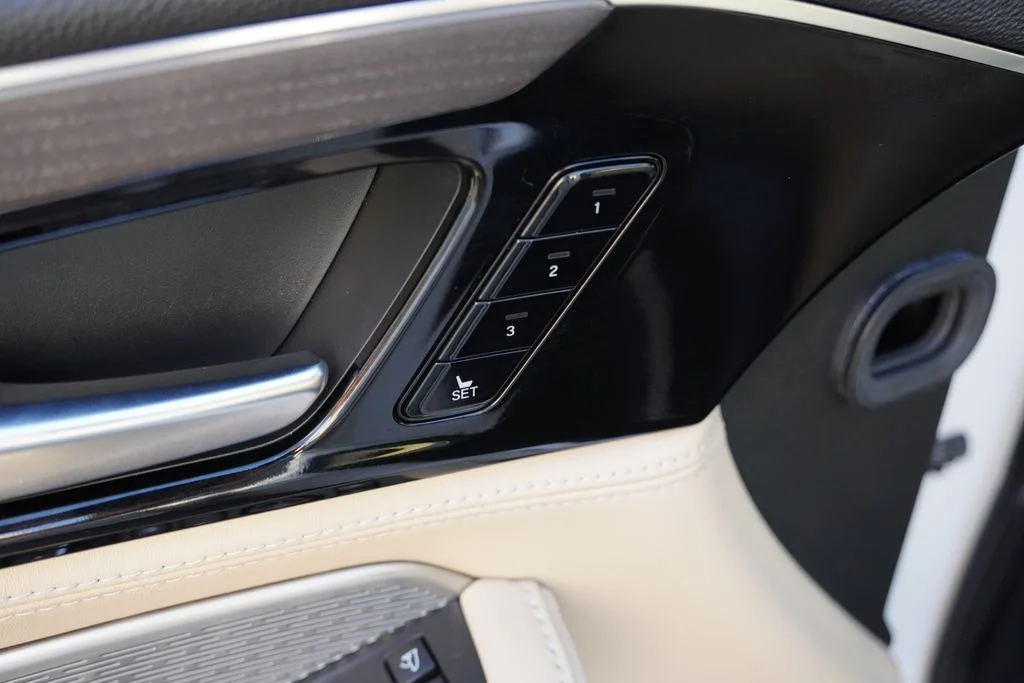 Used 2024 Platinum White Pearl Acura Advance image 25