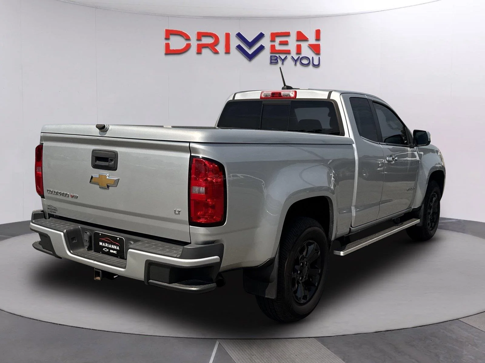 Used 2018 SILVER ICE METALLIC Chevrolet 2WD LT image 4