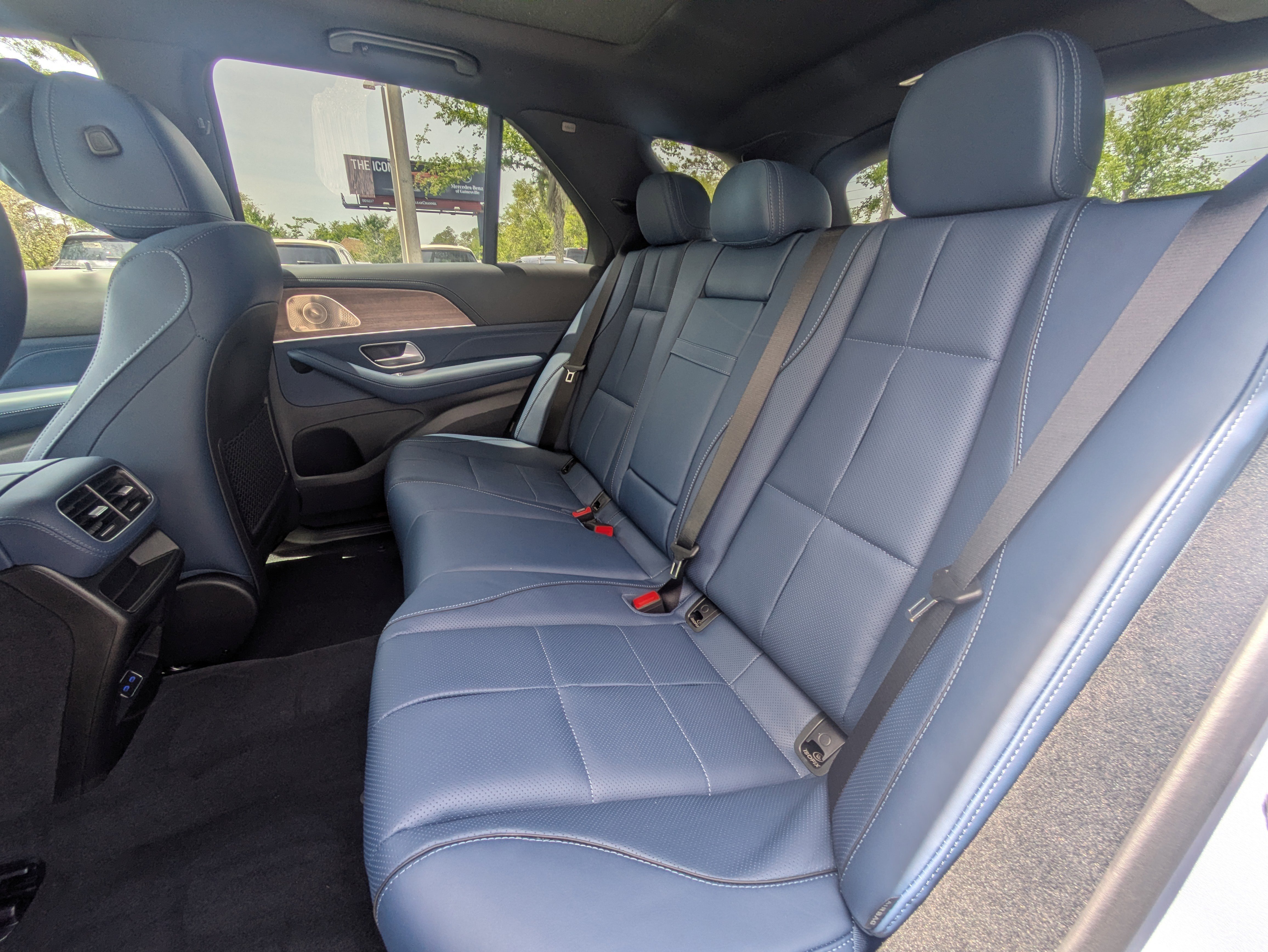 New 2026 MANUFAKTUR Cote d'Azur Light Blue Metallic Mercedes-Benz GLE 350 image 12